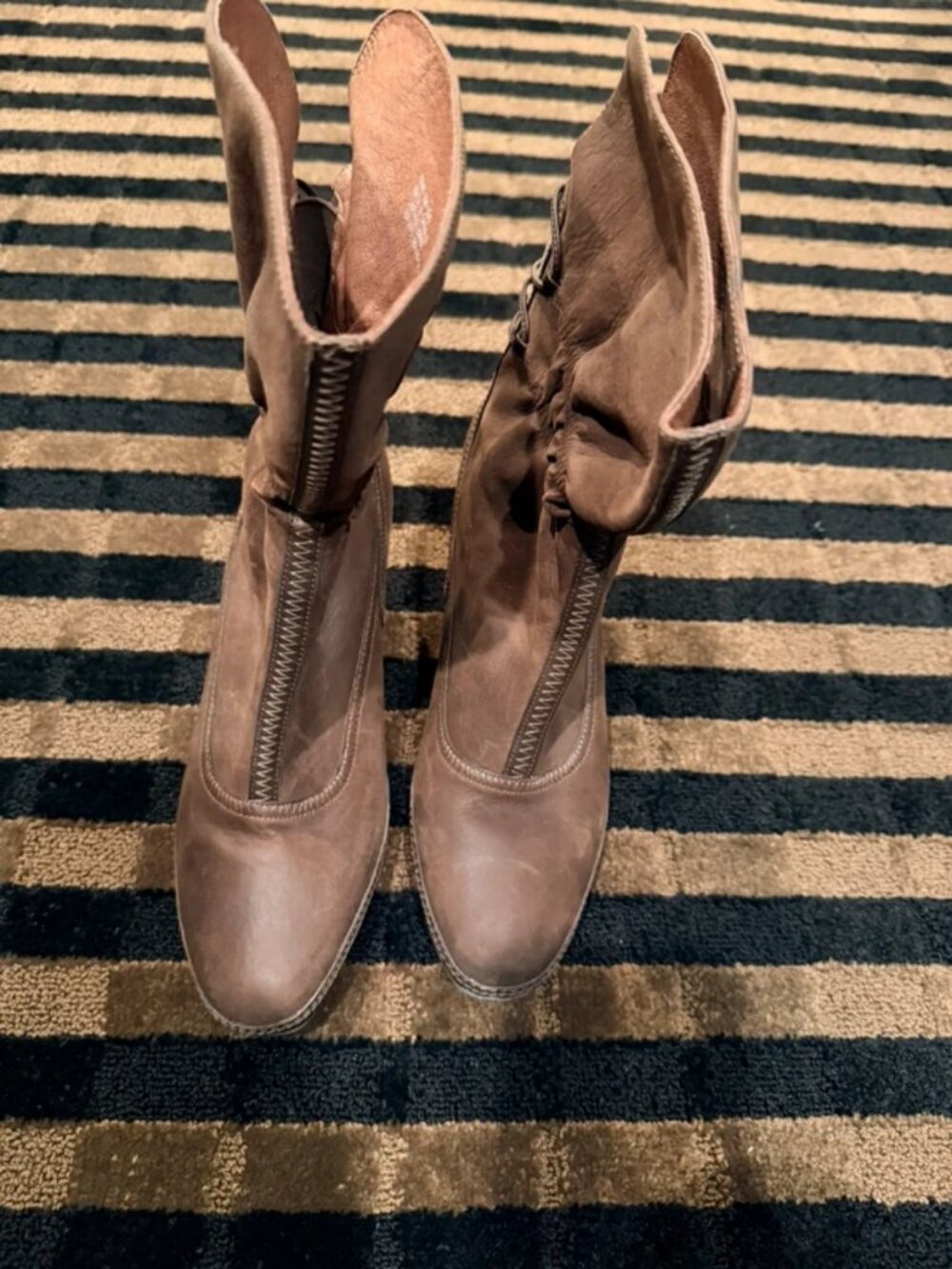 Clarks Artisan Leather Ankle Boots Women’s Brown Heeled Booties Comfort Zip Up - Picture 2 of 4